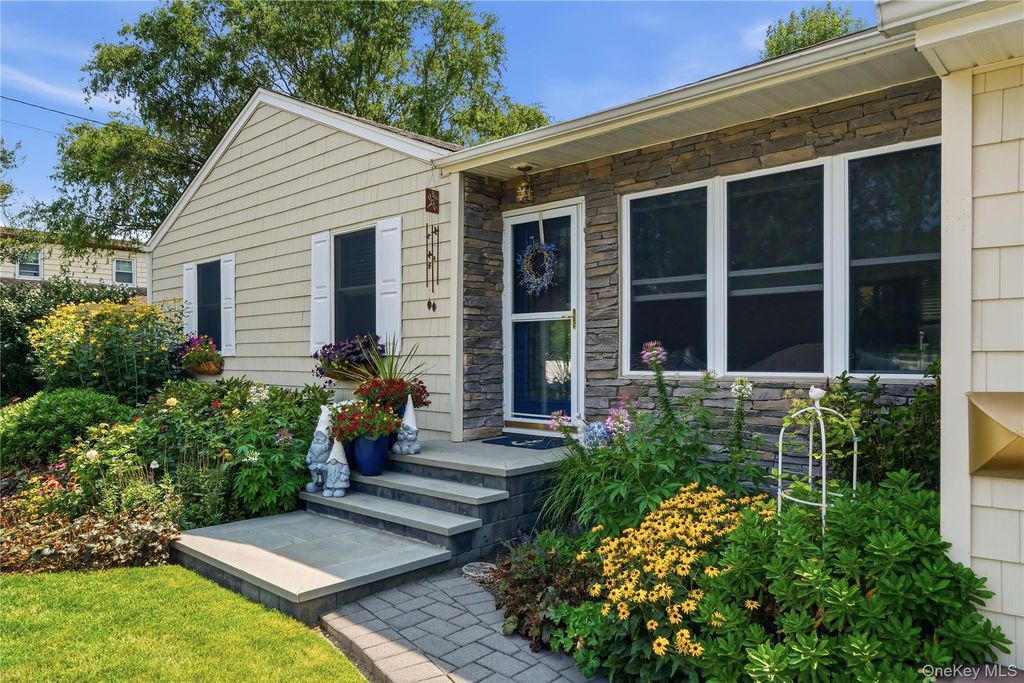 1 Wheeler Court, Deer Park, NY 11729 — photo 3