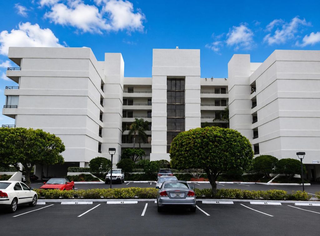 3555 S OCEAN Boulevard 411, South Palm Beach, FL 33480