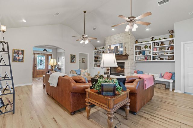 1206 Long MDW, Salado, TX 76571