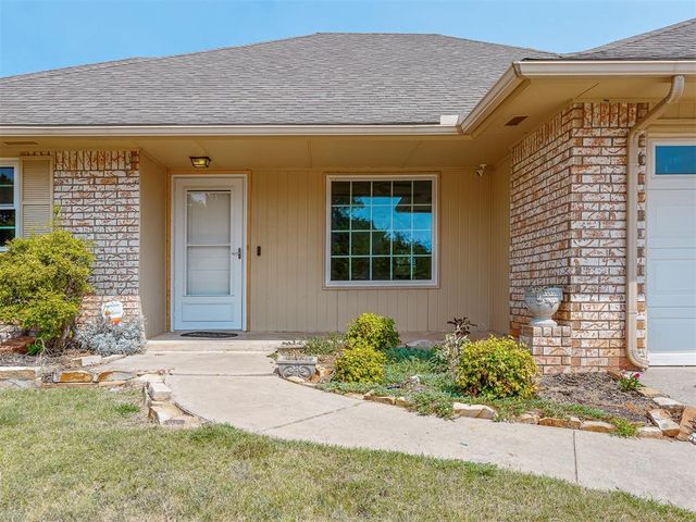 1520 Winding Creek Road, Moore, OK 73160