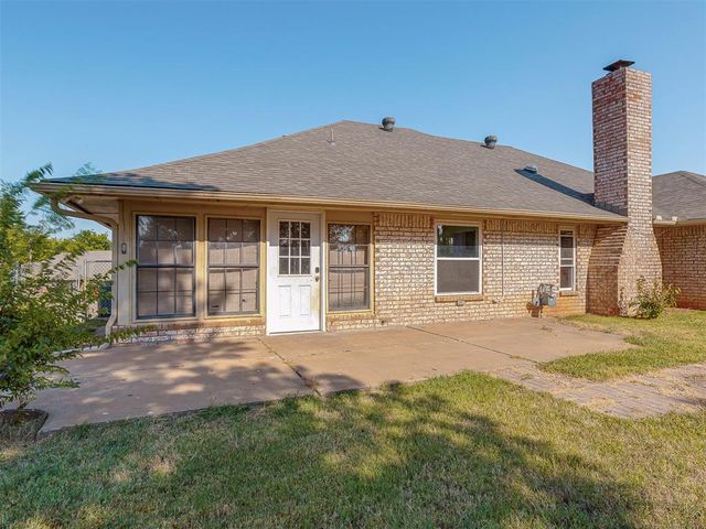 1520 Winding Creek Road, Moore, OK 73160