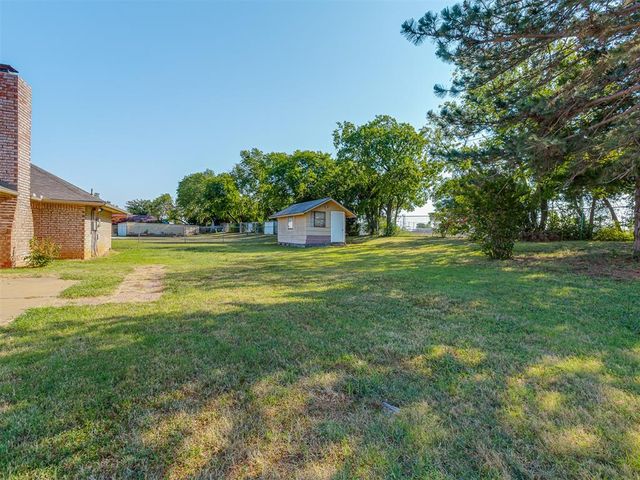 1520 Winding Creek Road, Moore, OK 73160