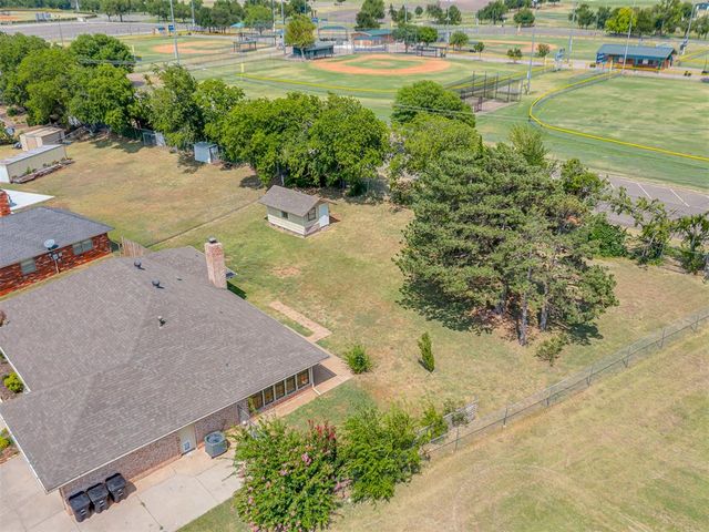 1520 Winding Creek Road, Moore, OK 73160