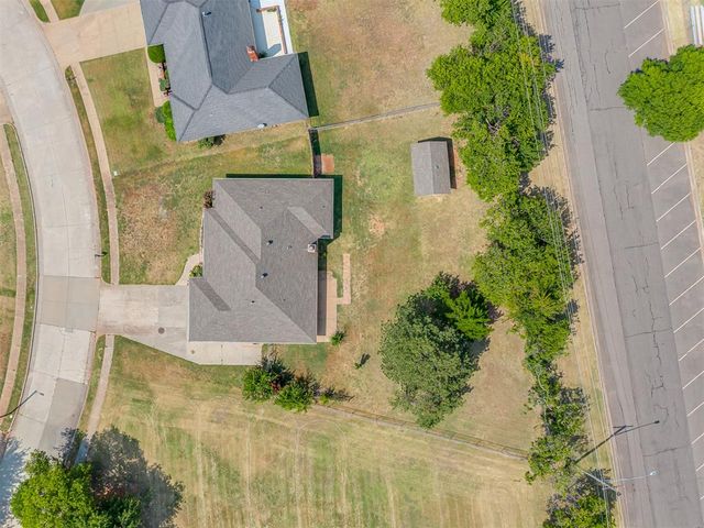 1520 Winding Creek Road, Moore, OK 73160