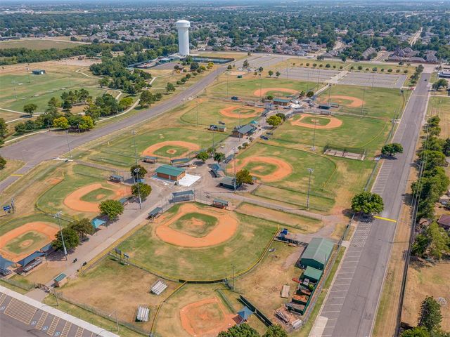 1520 Winding Creek Road, Moore, OK 73160