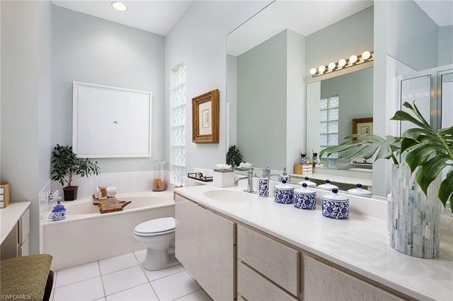 3822 Huelva CT, Naples, FL 34109