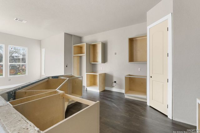 731 County Road 356, Adkins, TX 78101