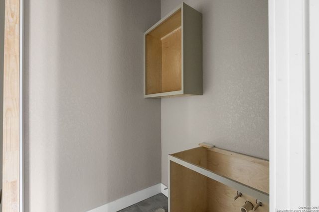 731 County Road 356, Adkins, TX 78101