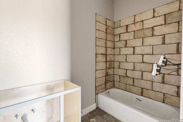 731 County Road 356, Adkins, TX 78101