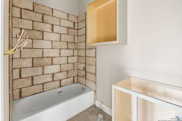 731 County Road 356, Adkins, TX 78101