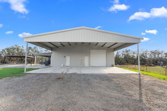 731 County Road 356, Adkins, TX 78101