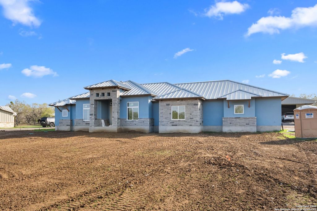 731 County Road 356, Adkins, TX 78101