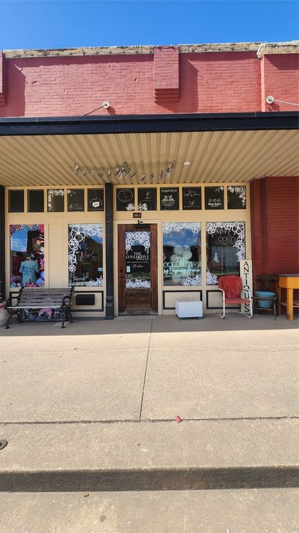 108 W Ennis Avenue, Ennis, TX 75119