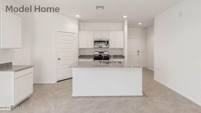 1084 S Chatfield Avenue, Vail, AZ 85641