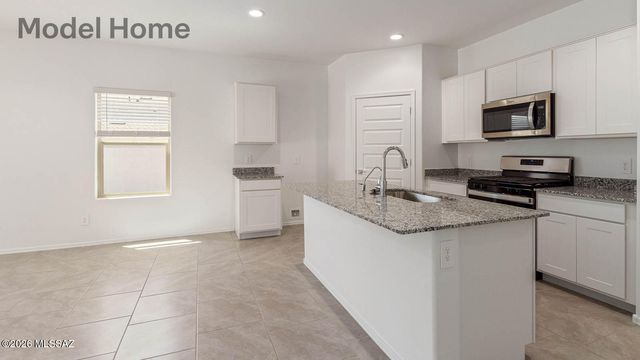 1084 S Chatfield Avenue, Vail, AZ 85641