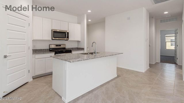 1084 S Chatfield Avenue, Vail, AZ 85641