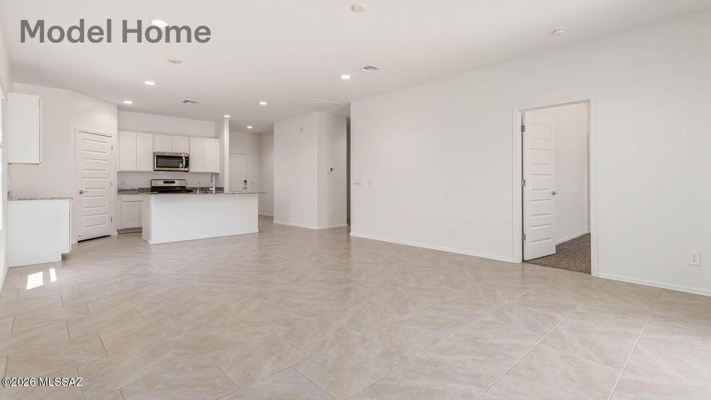 Image 4 of property listing at 1084 S Chatfield Avenue, Vail, AZ 85641