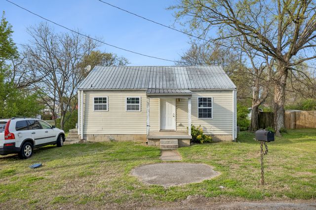 207 W Lester Ave, Lebanon, TN 37087