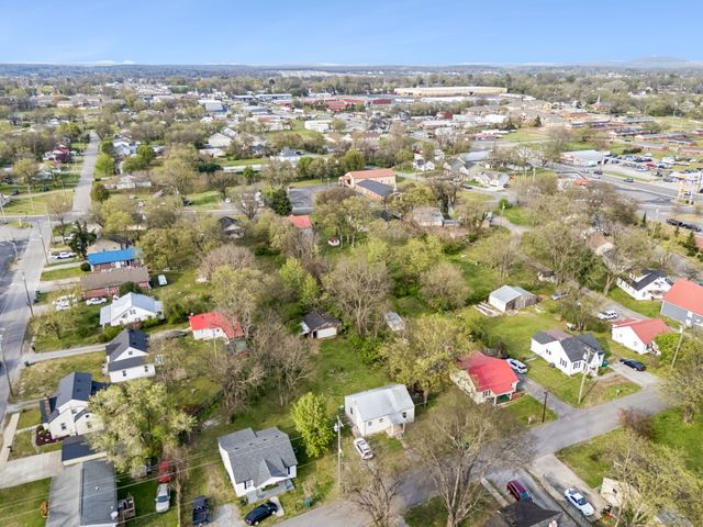 207 W Lester Ave, Lebanon, TN 37087