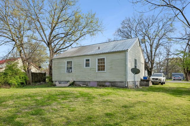 207 W Lester Ave, Lebanon, TN 37087