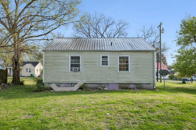 207 W Lester Ave, Lebanon, TN 37087