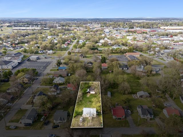 207 W Lester Ave, Lebanon, TN 37087