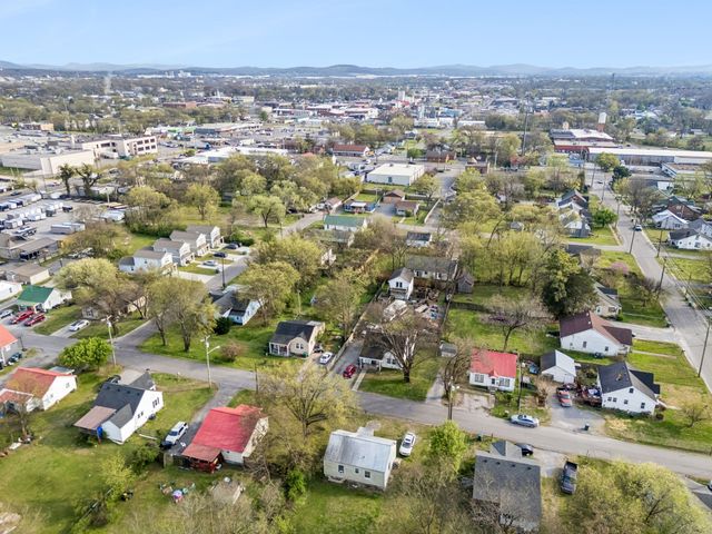 207 W Lester Ave, Lebanon, TN 37087