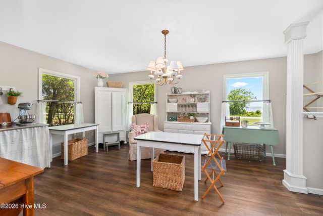 126 Narrow Shore Road, Aydlett, NC 27916