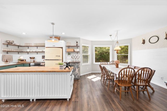 126 Narrow Shore Road, Aydlett, NC 27916