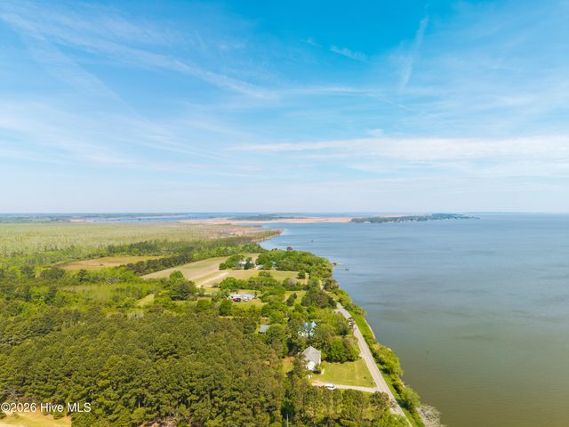 126 Narrow Shore Road, Aydlett, NC 27916