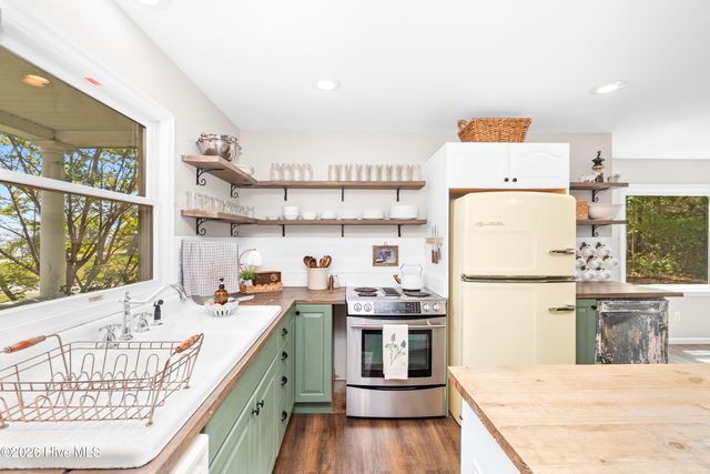 126 Narrow Shore Road, Aydlett, NC 27916