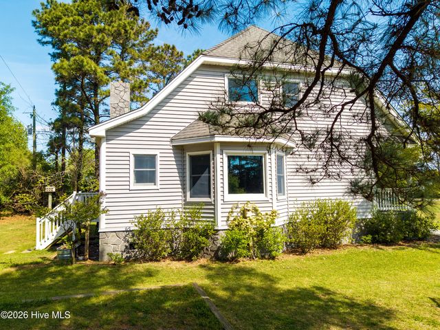 126 Narrow Shore Road, Aydlett, NC 27916
