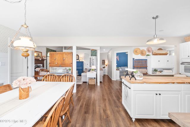 126 Narrow Shore Road, Aydlett, NC 27916