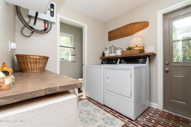 126 Narrow Shore Road, Aydlett, NC 27916