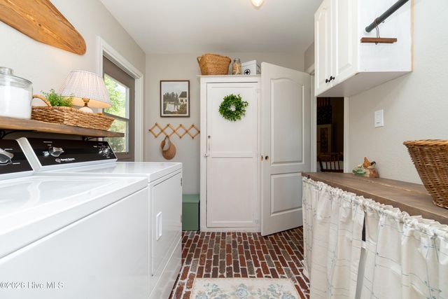 126 Narrow Shore Road, Aydlett, NC 27916