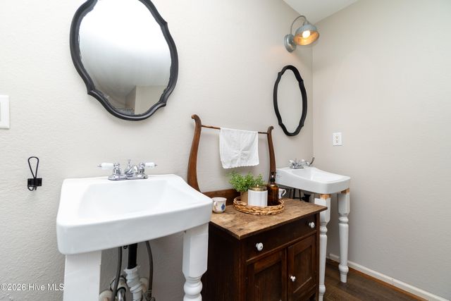126 Narrow Shore Road, Aydlett, NC 27916