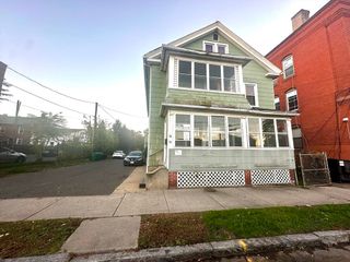 14-16 Chestnut St, Chicopee, MA 01013