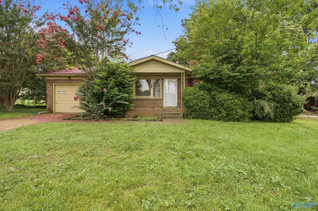 4502 Raton Blvd NW, Huntsville, AL 35810