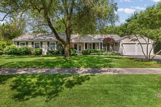 320 Thackeray Lane, Northfield, IL 60093