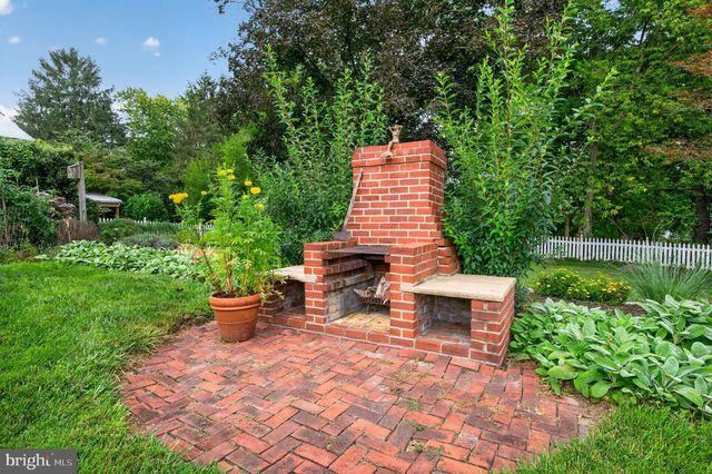 102 N DUKE ST, Shepherdstown, WV 25443