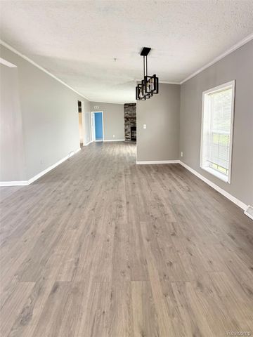 6255 Telegraph Road 214, Bedford Township, MI 48133