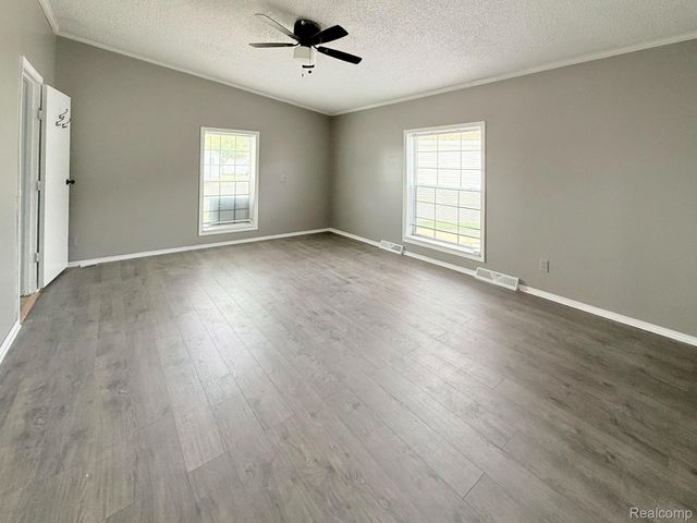 6255 Telegraph Road 214, Bedford Township, MI 48133