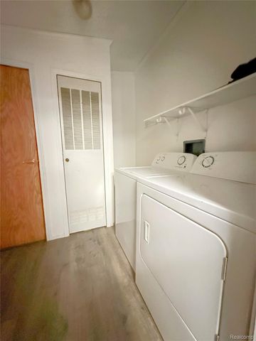6255 Telegraph Road 214, Bedford Township, MI 48133