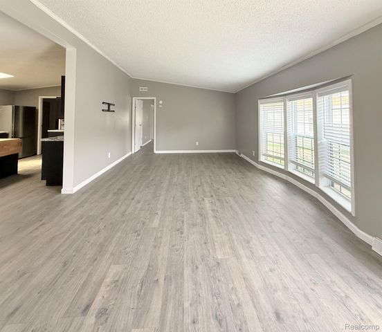 6255 Telegraph Road 214, Bedford Township, MI 48133