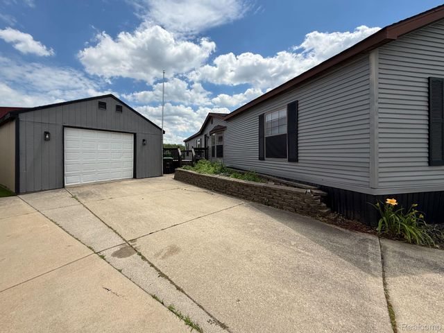 6255 Telegraph Road 214, Bedford Township, MI 48133