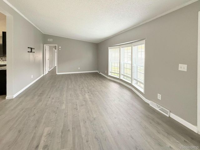 6255 Telegraph Road 214, Bedford Township, MI 48133