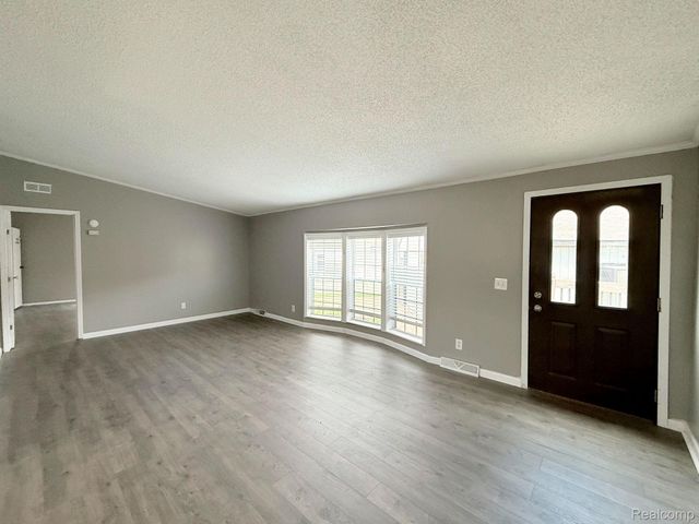6255 Telegraph Road 214, Bedford Township, MI 48133