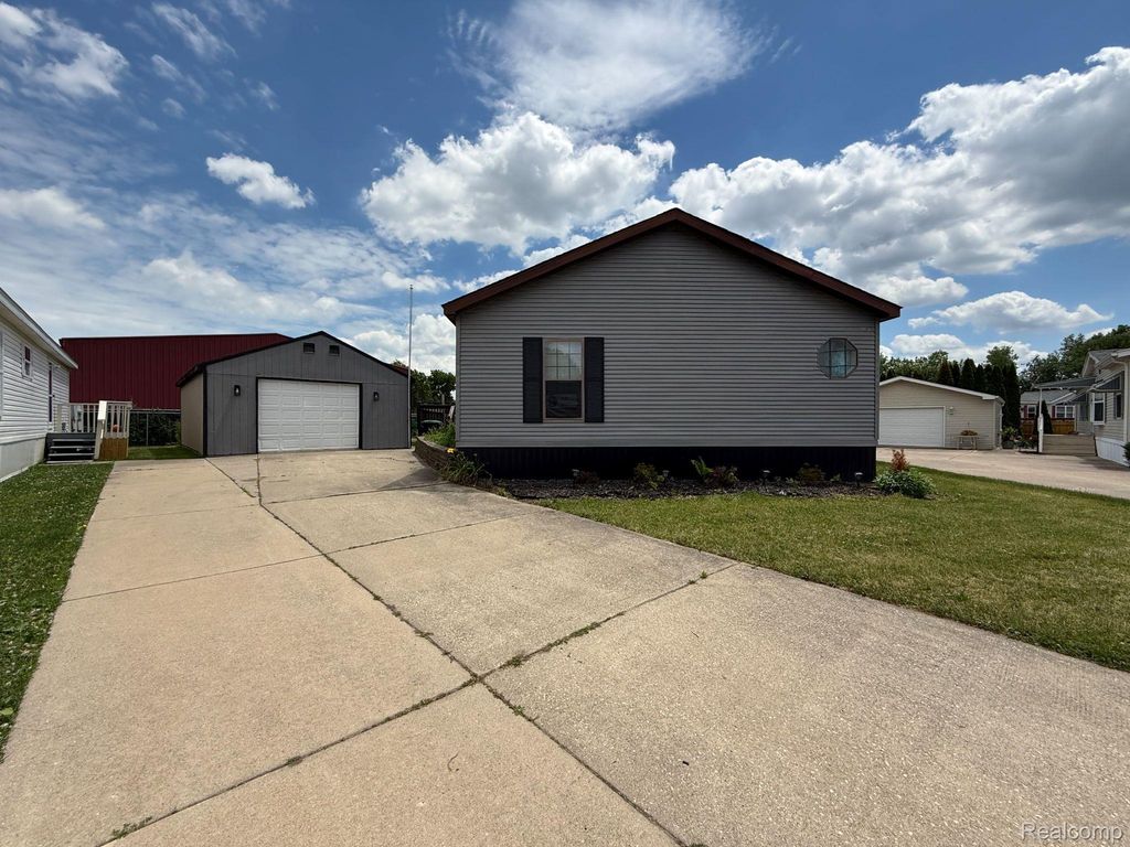 6255 Telegraph Road 214, Bedford Township, MI 48133