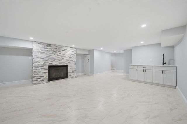 442 High St, Dedham, MA 02026