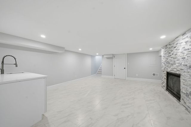 442 High St, Dedham, MA 02026